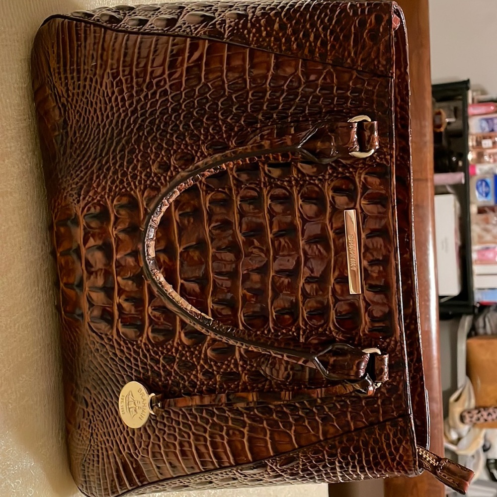 Brahman purse pecan colo Looks new barely been worn The straps are a little worn